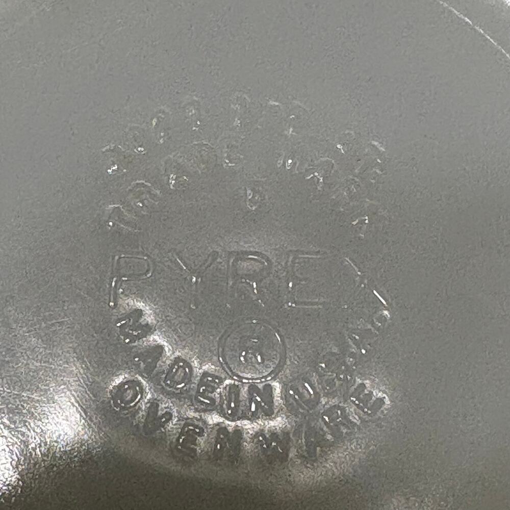 PYREX Amish Butterprint 402 Nesting Bowl | 1.5 qt - Picture 4 of 4